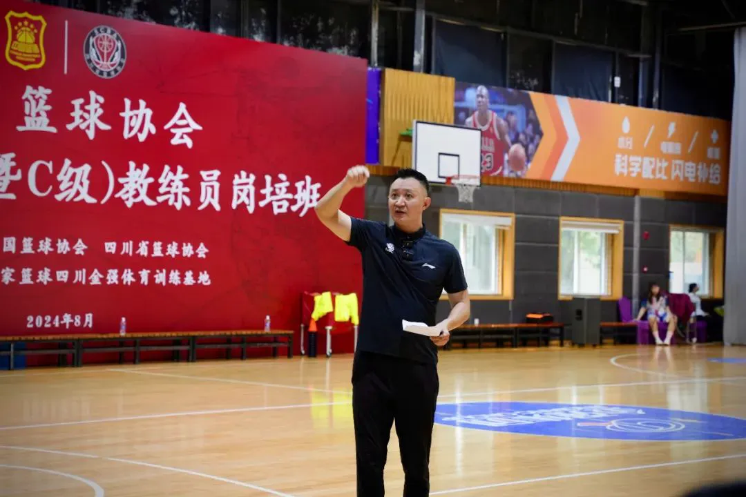 大学生篮球社团如何引入智能情感技术_1